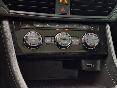 2019 Volkswagen Jetta SEL Premium