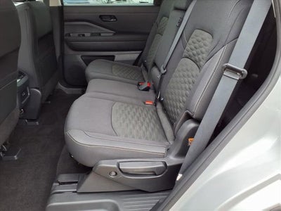 2024 Nissan Pathfinder SV