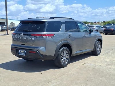 2024 Nissan Pathfinder SV